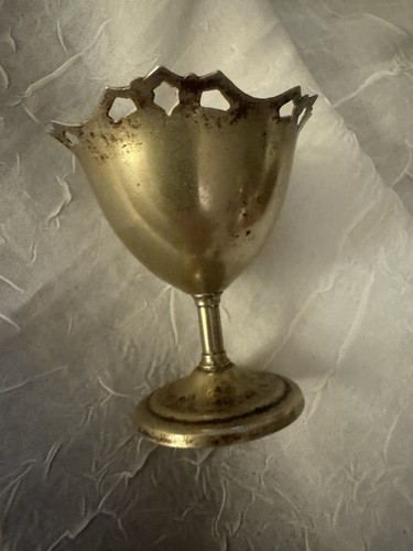 Silver plate egg - cup, with